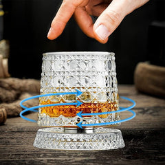 VORTIVA™ - Forgó kristály whiskys pohár gravírozott mintával